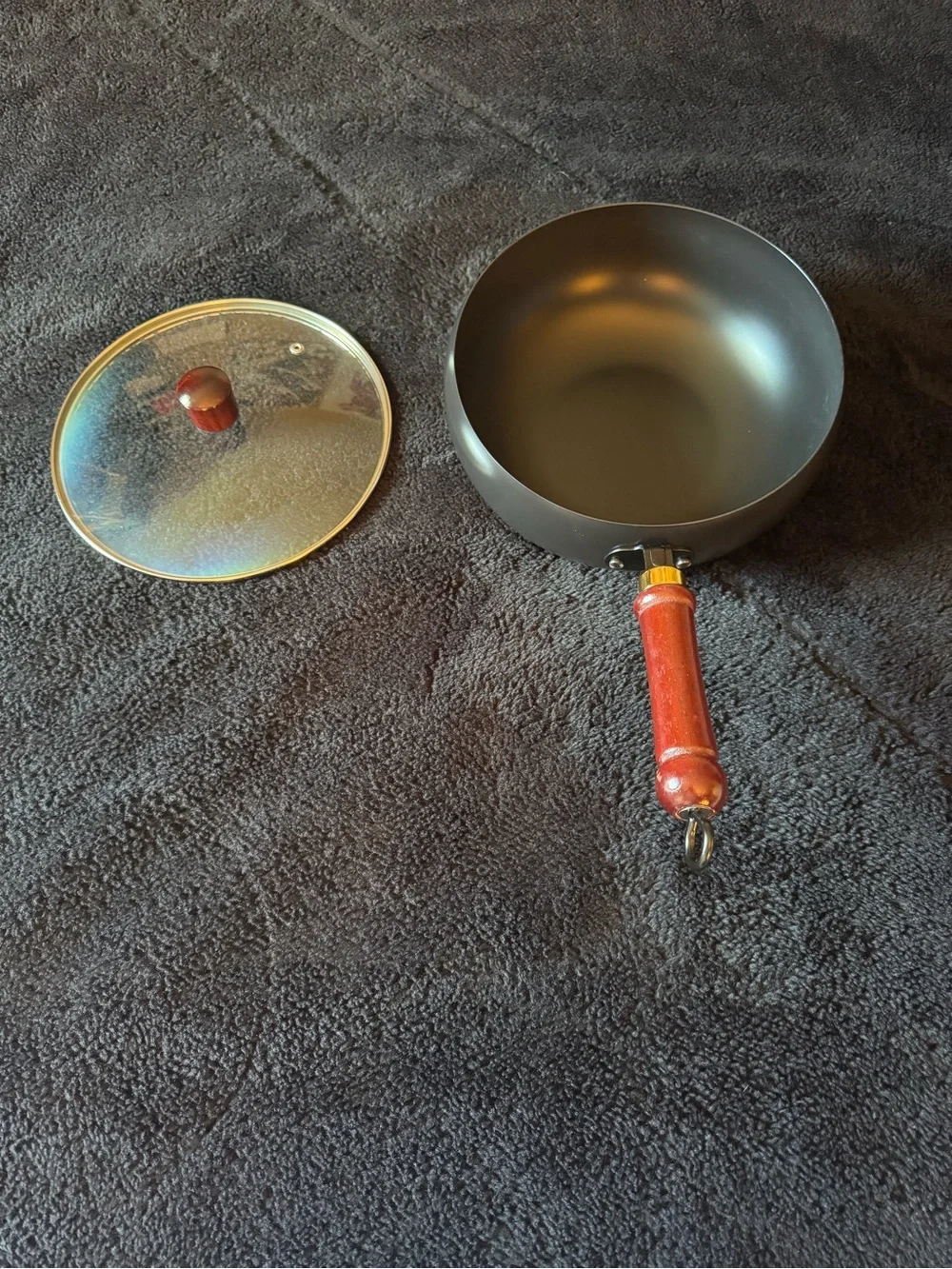 Bulbous Cast Iron Pot. Comes with 2 scrubs. Brand New in Box.